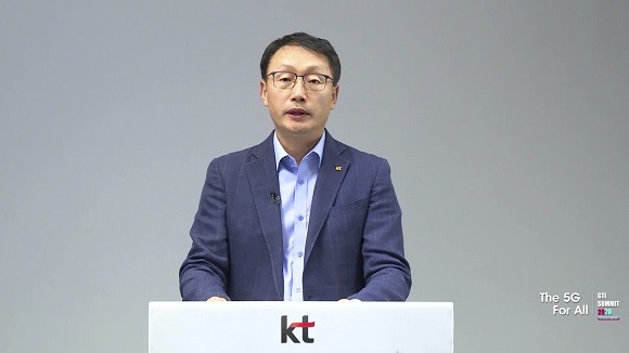 KT는 구현모 대표가 1일 저녁(한국시간) 'GTI 서밋(summit) 2020'에서 '5G 현주소와 전략'을 주제로 기조연설을 했다고 2일 밝혔다. 사진은 구현모 대표의 기조연설 영상이 GTI 서밋 2020 온라인 사이트를 통해 중계되고 있는 모습. ⓒ KT