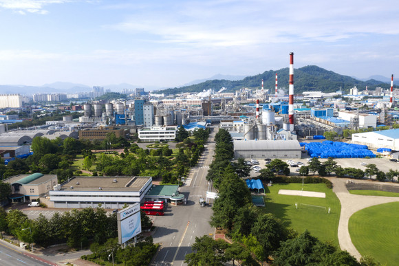 휴비스가 지난 1년간 진행해온 울산-전주 공장의 통합작업을 마치고 단독 전주공장 시대를 열었다. ⓒ 휴비스