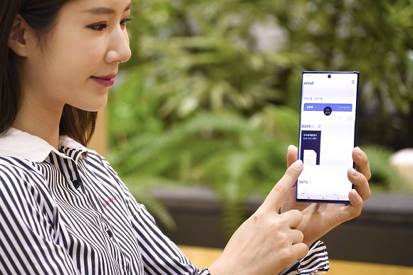 SK텔레콤은 블록체인 기술 기반으로 종이 증명서 제출 없이도 휴대폰 보상 신청 및 처리가 가능한 '이니셜 휴대폰보험 보상서비스'를 제공한다고 3일 밝혔다. ⓒ SK텔레콤