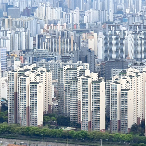 대한주택건설협회에 따르면 올 7월 중견건설업계는 총 1만2815세대 규모의 주택을 공급할 계획이다. = 장귀용 기자