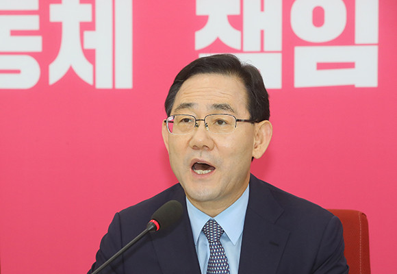 주호영 미래통합당 원내대표는 5일 국회에서 오는 6일 국회 의사일정에 복귀하면서 원내 투쟁을 하겠다고 밝혔다. ⓒ 연합뉴스