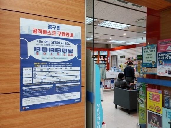 오는 12일부터 공적 마스크 제도가 폐지된다. 이에 따라 이날부터 보건용 마스크는 약국, 마트, 편의점, 온라인 등 다양한 판매처에서 누구나 자유롭게 구매할 수 있다. ⓒ 프라임경제