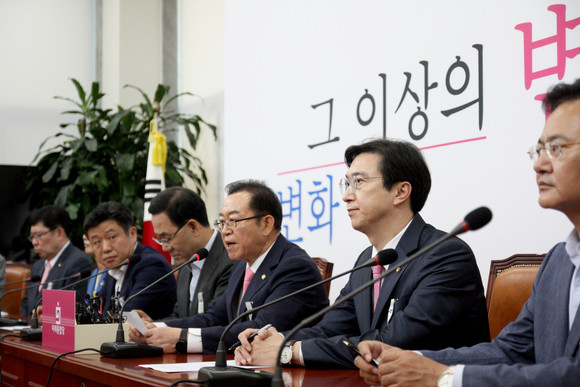 강민국 의원을 비롯한 사모펀드 비리특위 위원들이 금융당국의 감독 허점에 대해 논의하고 있다. ⓒ 프라임경제