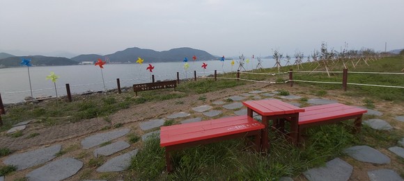 2019년 희망근로지원사업으로 조성한 진전면 이명리 애기동백 쉼터. ⓒ 창원시