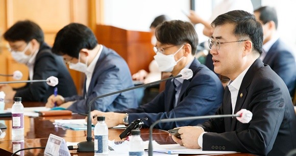 손병두 금융위 부위원장이 14일 서울 중구 은행연합회에서 금융리스크 대응반 회의를 열고 모두발언을 하고 있다. ⓒ 금융위
