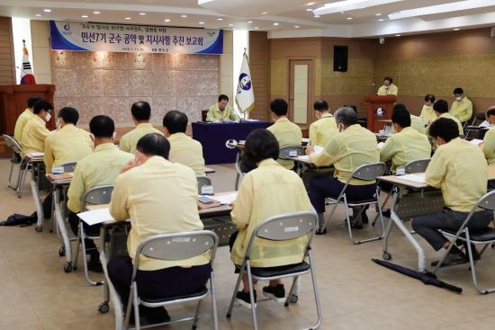 완도군은 13일 민선7기 출범 이후 2년 동안 군수 공약사항과 지시사항의 추진 상황을 점검하는 보고회를 개최했다. ⓒ 완도군