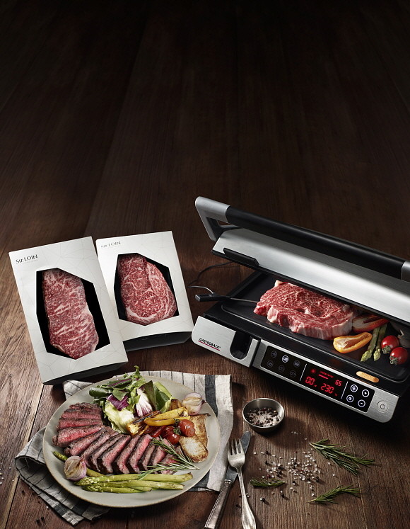 LF가 국내 전개하는 30년 역사의 독일 고기능성 쿠킹 가전 전문 브랜드 '가스트로박(Gastroback)'이 프리미엄 숙성한우 '설로인'과 공동 프로모션을 진행한다. © LF