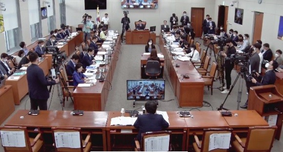 한상혁 방송통신위원회 위원장 후보자가 20일 국회 과학기술정보방송통신위원회에서 열린 인사청문회에서 의원들의 질의에 답하고 있다. ⓒ 국회 의사중계 캡처
