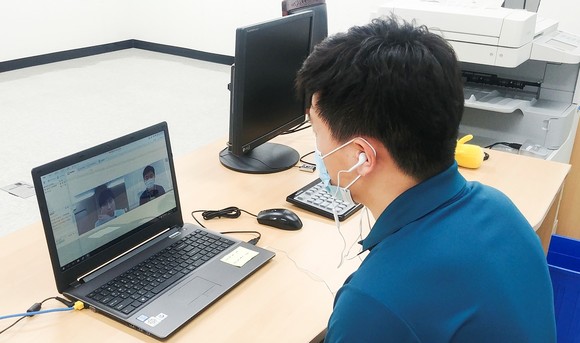 PC Cam을 이용한 비대면 인터뷰를 시행하고 있다. ⓒ 중부발전