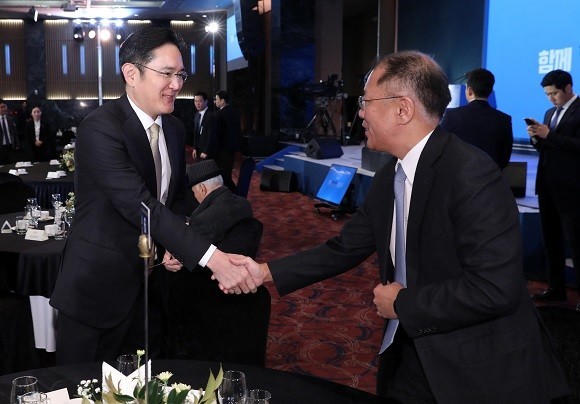 정의선 현대자동차그룹 수석부회장(오른쪽)과 이재용 삼성전자 부회장(왼쪽)이 2차 회동을 가졌다. ⓒ 연합뉴스