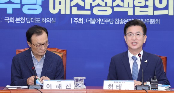허태정 시장은 혁신도시 지정과 공공기관유치 및 한국형 바이오랩센트럴 구축, 중부권 실리콘밸리 조성, 대전교도소 조기 이전 등을 건의하고 당의 적극적인 지원과 협력을 요청했다. ⓒ 대전시