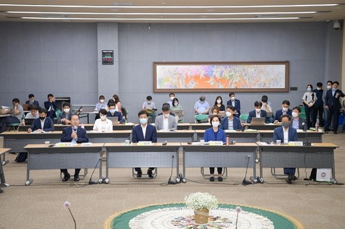 허석 시장,장석웅 교육감,유은혜 부총리 겸 교육부장관(왼쪽부터)이 토론을 하고 있다. ⓒ 순천시