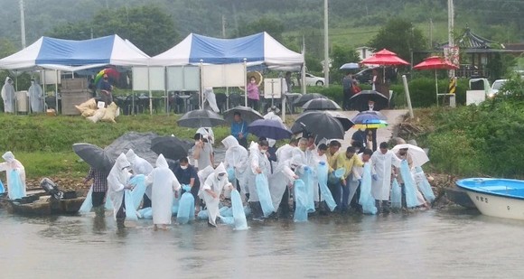 내수면 수산종자 방류행사. ⓒ 충남도