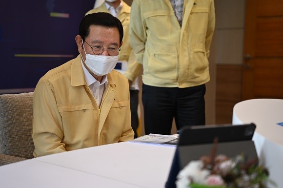 지난 21일 프라임경제는 광주광역시청 시장실에서 이용섭시장에게 포스트 코로나의 화두가 된 '한국형 뉴딜'과 '인공지능 집적단지 조성사업'의 시너지에 대해 인터뷰했다. = 노병우 기자
