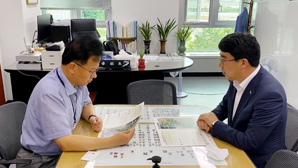 지난 30일 기획재정부를 방문해 이호동 재정관리국장 만나 정부 예산안 반영해 줄 것을 건의했다. ⓒ 서산시