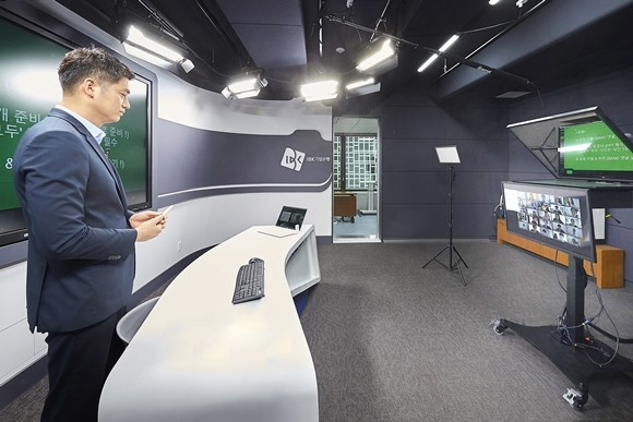 IBK기업은행이 상반기에 채용한 250명을 대상으로 비대면 신입행원 연수를 진행한다. ⓒ IBK기업은행