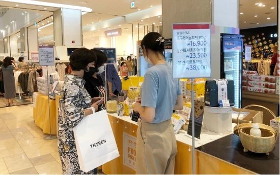 롯데아울렛 수완점은 지역 중소업체의 상품을 고객에게 선보이는 행사를 진행하고 있다. ⓒ 롯데쇼핑 홍보실