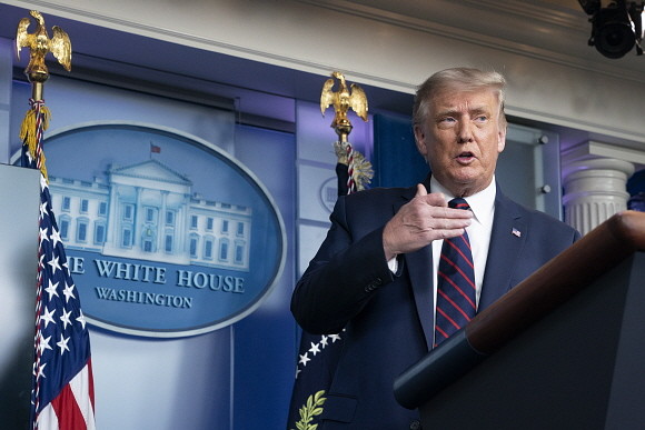 미국 식품의약국이 신종 코로나바이러스 감염증 완치 환자의 혈장을 이용한 치료를 긴급승인했다. © 연합뉴스