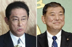 기시다 후미오 종조회장(왼쪽)이나 이시바 시게루 전 간사장도 조만간 다시 차차기 총리 후보로 거론돼 이들의 대한국 시각을 풀이해 봐야 할 필요가 여전하다. ⓒ 교도-연합뉴스