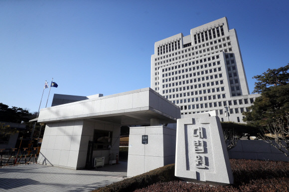 대법원 2부는 개인정보보호법 위반 혐의로 기소된 KB국민카드·롯데카드·농협은행의 상고심에서 벌금형을 선고한 원심을 확정했다고 14일 밝혔다. ⓒ 연합뉴스