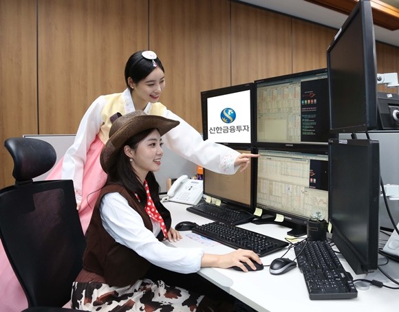 신한금융투자는 2017년부터 2020년까지 자사해외주식 고객 중 명절기간 투자고객을 분석한 결과를 발표했다. ⓒ 신한금융투자