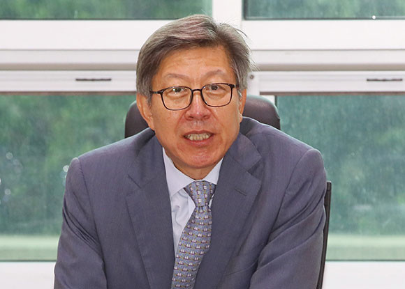 박형준 동아대학교 사회학과 교수는 21일 청년의 날 당시 문재인 대통령이 기념행사서 발언한 것과 탁현민 의전비서관의 소감에 대해 비판의 목소리를 냈다. ⓒ 연합뉴스