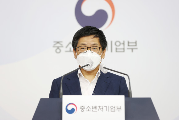 21일 정부서울청사에서 차정훈 창업벤처혁신실장이 비대면 서비스 바우처 공급기업 선정 관련 브리핑을 하고 있다. ⓒ 중기벤처부