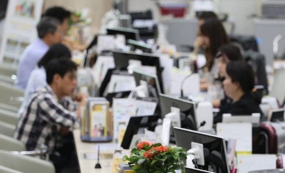 10년이 지금, 주요 은행들은 코로나19 여파로 대출이 폭증했고, 제로금리까지 겹치면서 예대율 관리에 비상이 걸린 상태다. ⓒ 연합뉴스