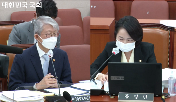 홍정민 더불어민주당 의원이 최기영 과학기술정보통신부 장관에게 질의하고 있다. ⓒ 국회 의사중계 캡처