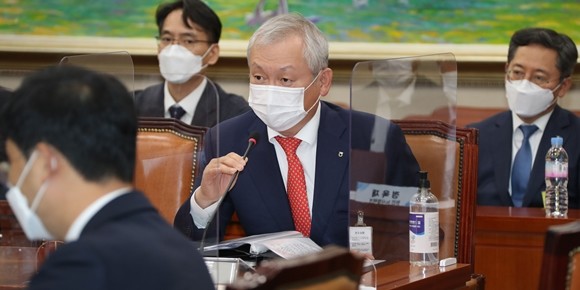 13일 국회 정무위의 금융감독원에 대한 국정감사에 증인으로 출석한 정영채 NH투자증권 대표이사가 답변하고 있다. ⓒ 연합뉴스