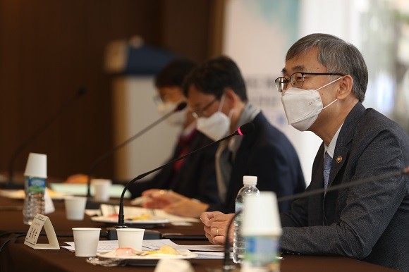 과학기술정보통신부와 한국과학기술기획평가원이 14일 오후 서울 중구 코리아나호텔에서 '연구개발 제도개선 추진단 출범식'을 개최했다. 김성수 과학기술정보통신부 과학기술혁신본부장이 인사말을 하고 있다. ⓒ 과학기술정보통신부