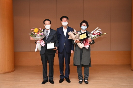 대구 동구청 장애극복상 수상 모습. ⓒ 대구 동구청
