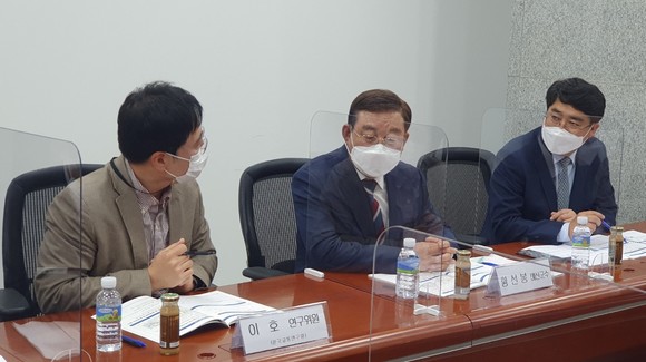 지난 28일 국회의원회관 제11간담회장에서 열린 '서해안 내포철도(가칭)' 국가계획 반영을 위한 국회토론회 모습. ⓒ 예산군