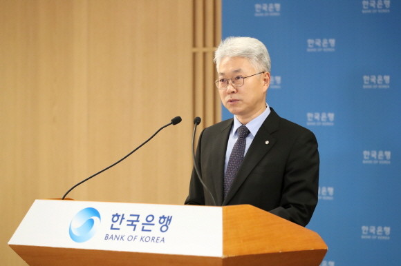 박양수 한국은행 경제통계국장이 '2020년 9월 국제수지(잠정)' 주요 특징을 설명하고 있다. © 한국은행