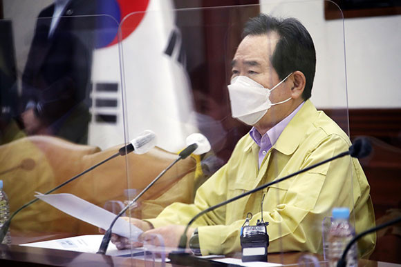 정세균 국무총리는 8일 마스크 착용을 강조했다. ⓒ 연합뉴스