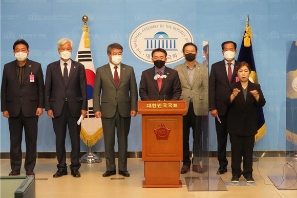 김석기 국회의원(경주시)이 11일 국회 소통관에서 기자회견을 하고 있다. ⓒ 김석기 국회의원
