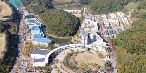 청사 주차장과 건물 옥상 등 공간에 태양광 발전 설비를 무상 설치 했다. ⓒ 해양경찰교육원