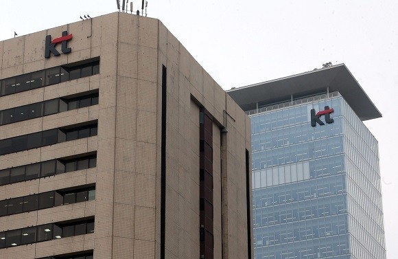 KT가 대리점에 약 276억원의 관리수수료를 지급하지 않아 공정거래위원회 경고 처분을 받았다. ⓒ 연합뉴스
