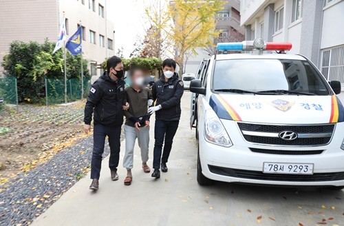 동료선원에게 흉기를 휘둘러 상해를 입힌 외국인 선원 A씨를 긴급체포했다. ⓒ 여수해경