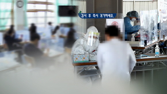 정부가 오는 7일부터 2021년 1월3일까지 약 한 달간 연말연시 특별방역기간을 적용하기로 했다. © 연합뉴스