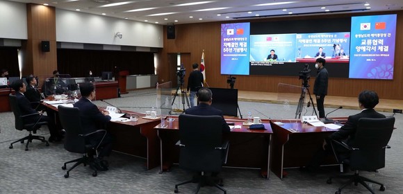 양승조 충남지사는 4일 도청 대회의실에서 온라인 화상연결을 통해 청즈밍 부성장과 협력강화를 골자로 한 양해각서를 체결했다. ⓒ 충남도