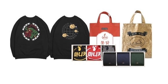 마니커와 4XR의 굿즈. ⓒ 마니커