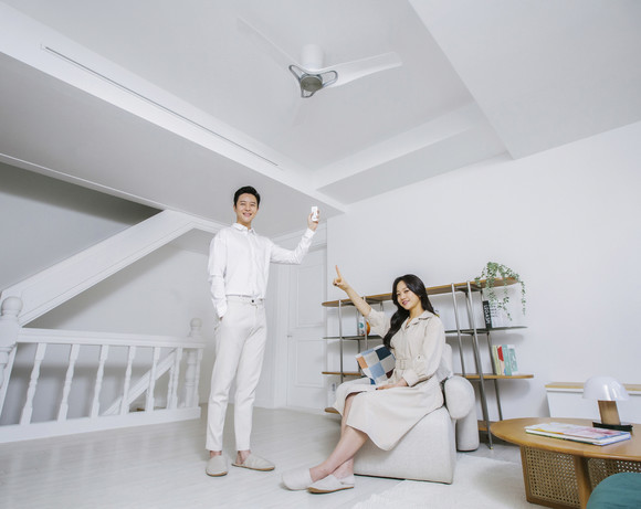 LG전자가 프리미엄 천장형 선풍기 'LG 휘센 실링팬'을 선보였다. ⓒ LG전자