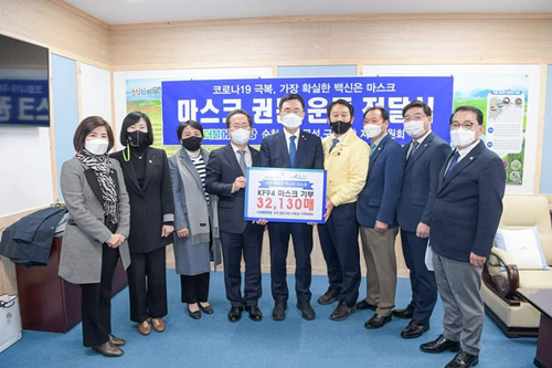 더불어민주당 순천·광양·곡성·구례(갑) 지역위원회가 지난 4일 순천시에 마스크 3만2130장을 기부했다. ⓒ 더불어민주당 지역위원회