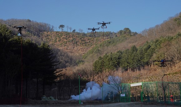 산림드론을 활용한 주야간 산불대응 현장 시연회 장면. ⓒ 산림청