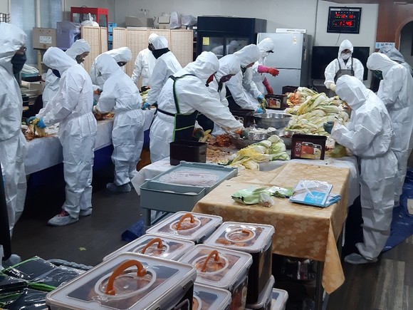 우사회가 김장김치 봉사를 전개하고 있다. ⓒ 프라임경제