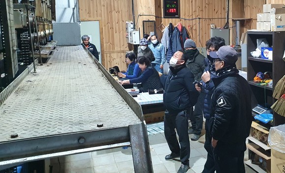 주요관계자 김건조공장 현장 방문 모습. ⓒ 어촌어항공단