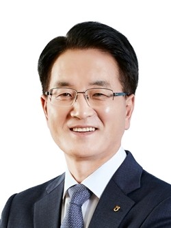 NH농협금융지주는 22일 임원후보추천위원회(이하 임추위)를 열고 손병환(사진) 현 농협은행장을 신임 대표이사 회장 후보로 최종 추천했다. ⓒ NH농협금융
