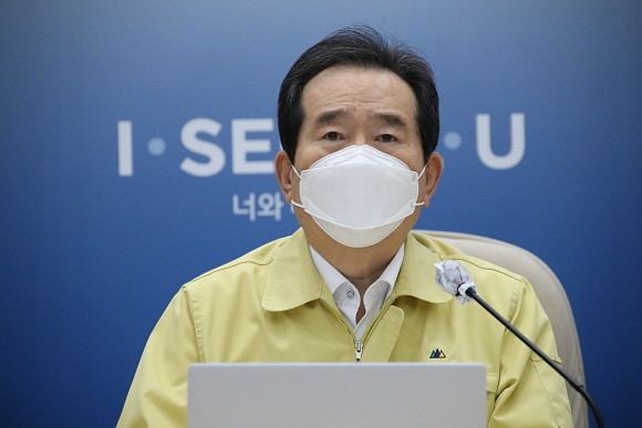 지난 14일 오전 서울시청에서 코로나19 대응 중앙재난안전대책본부 겸 수도권 상황점검회의를 주재하고 있는 정세균 국무총리. © 연합뉴스