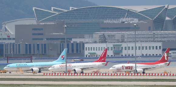 인천국제공항 주기장에 여객기들이 세워져 있는 모습. ⓒ 연합뉴스
